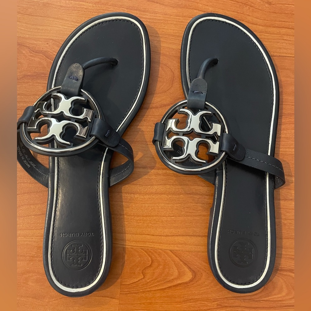 Tory Burch Dark Blue and Silver Women’s Leather Miller Thong Sandals Size 8